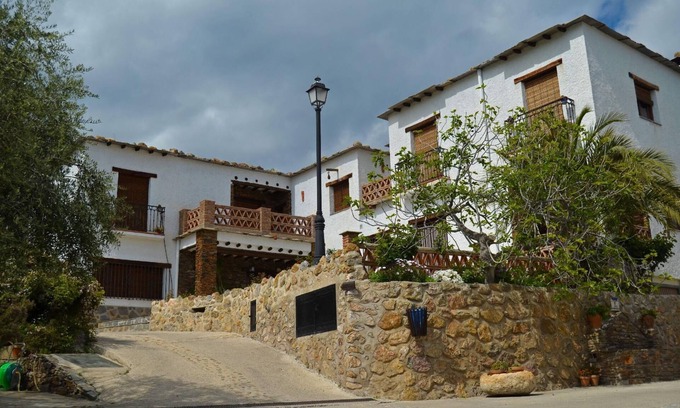 Nechite House | Cosy house in a complex with gardens and swimming pool.