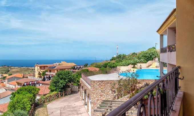 Trinita d'Agultu Apartment | Cosy Holiday Apartment “Con Piscina 13” with Sea View, Garden & Pool