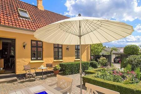 Greve House | Cosy little guesthouse near beach & public transport