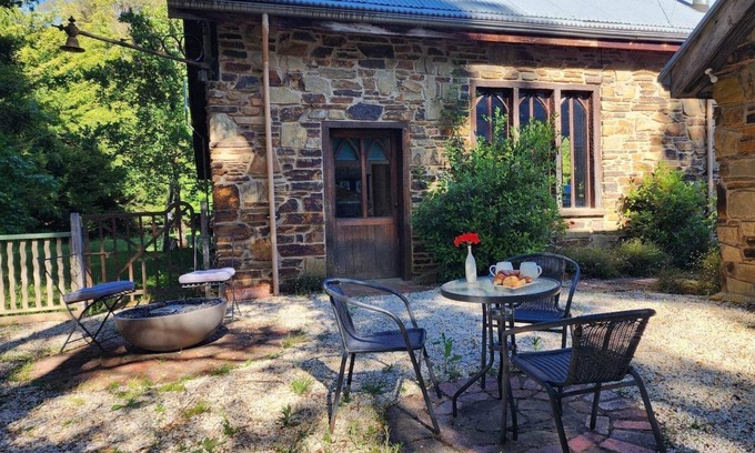 Dry Diggings Villa | Cosy luxurious villa 2 minutes from Daylesford
