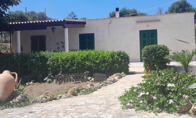 Marsala House | Cosy Mediterranean cottage in the countryside, only 4 kl from town center