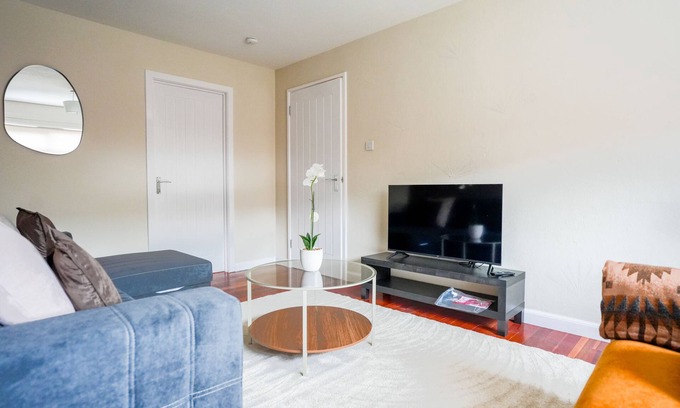 Livingston House | Cosy Modern House in Livingston