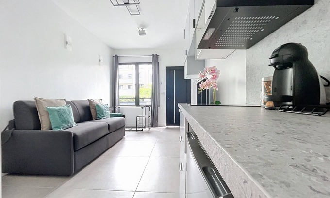 Bry-sur-Marne Apartment | Cosy new studio between Paris and Disneyland