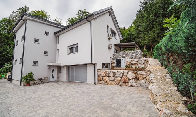 Preddvor Apartment | Cosy studio with free parking in Gorenjska