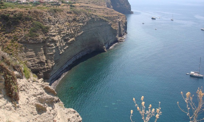 Malfa House | Cottage not in condominium, newly renovated, with lush garden