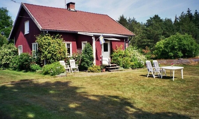 Saffle House | COTTAGE 100 M FROM LAKE VÄNERN*
