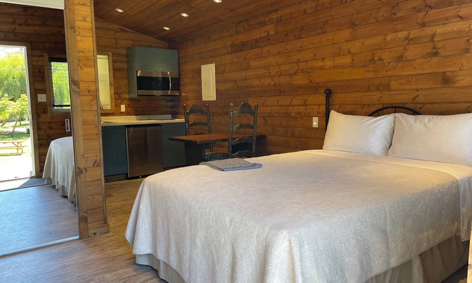 Sooke Cottage | Cottage 5 with Waterfront and Beach Access