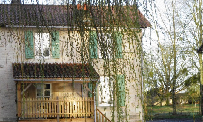 Foussais-Payre House | Cottage adjoining another cottage, with a view of a pond in the Vendée bocage