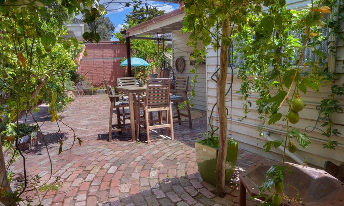 Bendigo Cottage | Cottage and garden near cbd with studio. Pet friendly.
