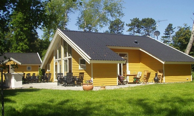 Nykobing Sjaelland Cottage | Cottage for 12 people in 6 rooms, all appliances and sauna. Enclosed garden