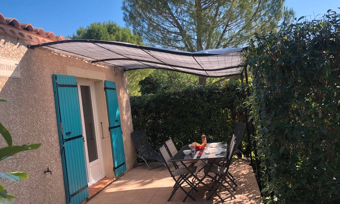 Saint-Christol-Les-Ales House | Cottage 'Gite Le Pin Parasol' with Wi-Fi and Air Conditioning