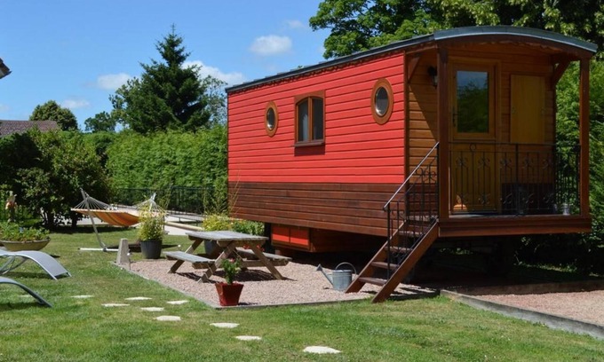 Seux House | Cottage 'Gîte Insolite Roulotte 5 Personnes' with Private Terrace, Private Garden