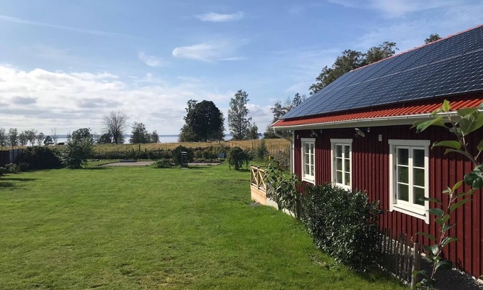 Tived House | Cottage in the heart of Tiveden with lake Unden view and Sauna