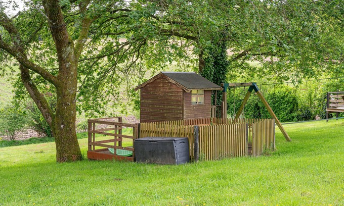 Quistinic House | Cottage 'La Maison Blanche' with Shared Pool, Shared Garden and Wi-Fi