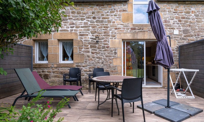 Crach Cottage | Cottage 'Le Cocon' with Private Terrace, Shared Garden and Wi-Fi