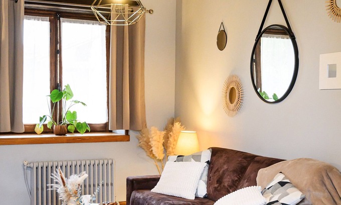 Chenou Cottage | Cottage 'Le Rosier' with Shared Garden and Wifi