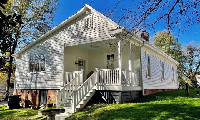 Milton Cottage | "Cottage on the Hill" nMilton, NC n2.1 miles to VIR