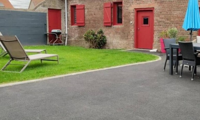 Andres House | Cottage red shutters for 2 to 5 people