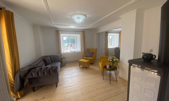 Lupburg House | Cottage Sleeps 6 with Parking