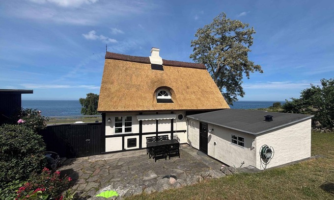 Allinge House | Cottage with breathtaking sea and cliff views