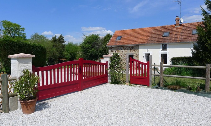 Vesly Cottage | Cottage with shared pool, fast internet,lawn tennis near the beach. Dogs welcome