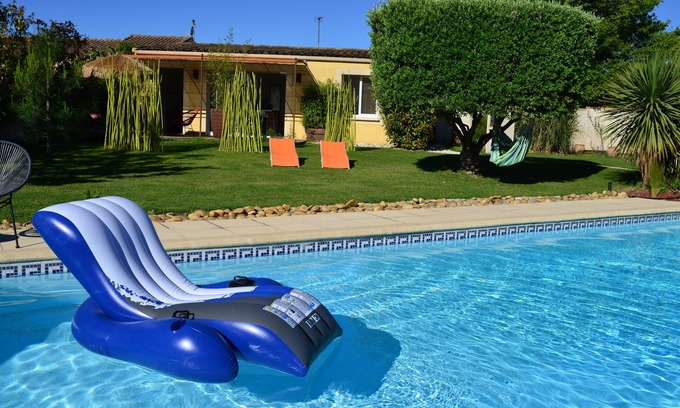 Bouillargues Cottage | cottage ZEN 2 people in village near Nimes air conditioning swimming pool garden