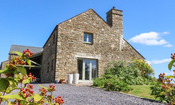 Higher Walton Cottage | COTTAM COTTAGE FARM, family friendly, with open fire in Ribchester