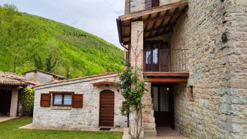 Frontone House | Cottege in Pietra sul Fiume