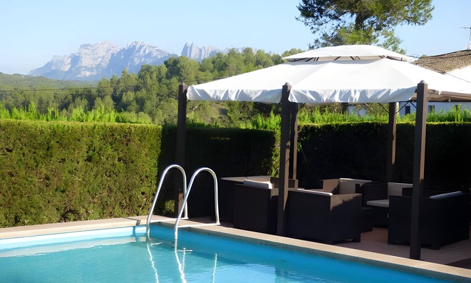 Sant Salvador de Guardiola Apartment | Country House 'Set Rengs 1' with Mountain View, Shared Pool and Wi-Fi