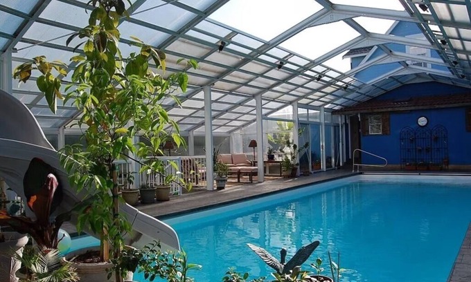 Everson Cottage | Country Cottage 50 miles from Mt Baker with heated, indoor pool 150 feet away