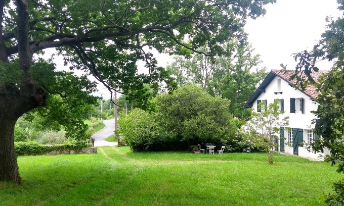 Saint-Pee-sur-Nivelle House | Country house in the Basque country in the hills near Ascain