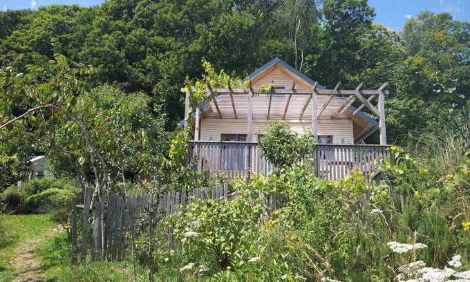 Saint-Victor-en-Marche Ski Chalet | Country cottage on the edge of a forest
