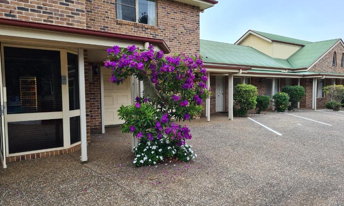 South Toowoomba Hotel | Country Gardens Motor Inn