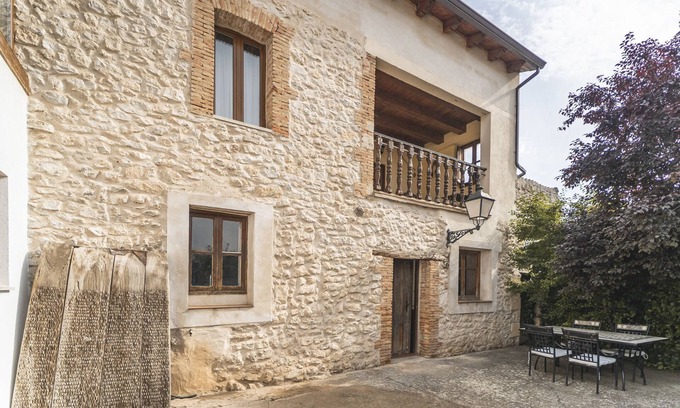 Canalejas de Penafiel House | Country House 'El Pico' with Mountain View, Private Terrace and Wi-Fi