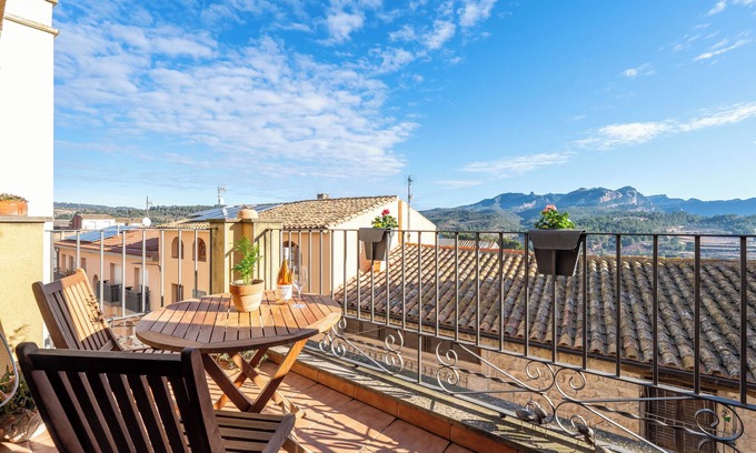 Bot House | Country House 'Ca Lazaro' with Mountain View, Private Terrace and Wi-Fi