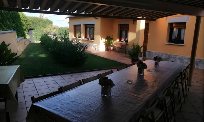 La Llacuna House | Country House 'Cal Pianista' with Mountain View, Wi-Fi and Air Conditioning