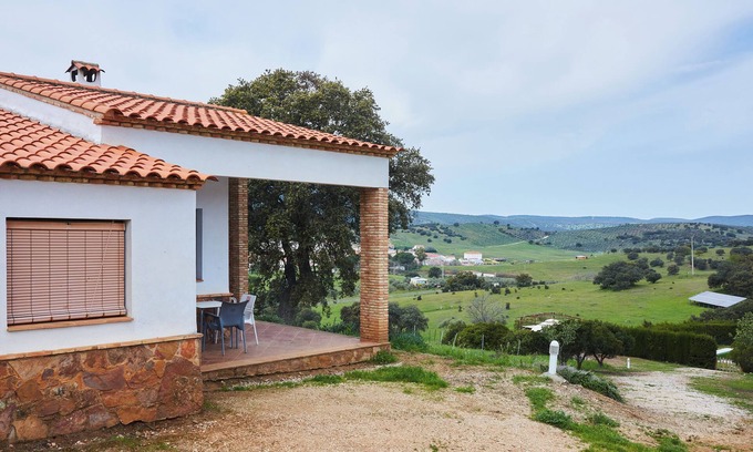 Aldeaquemada House | Country House 'Casa Las Niñas' with Mountain View, Shared Pool and Air Conditioning