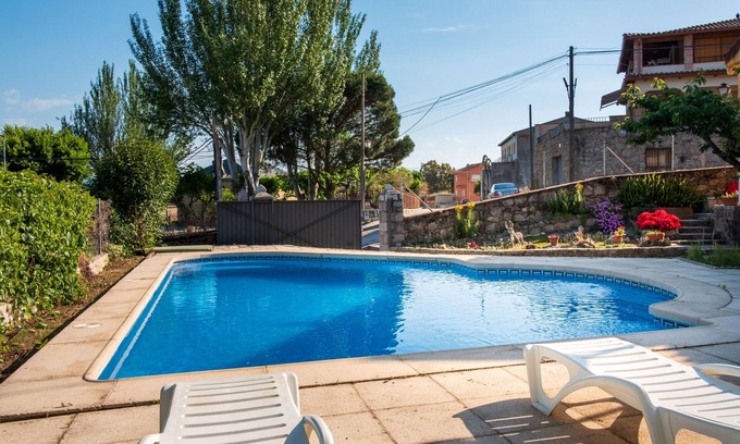 Piedralaves House | Country House 'Cuesta Del Reloj' with Mountain View, Wi-Fi and Air Conditioning