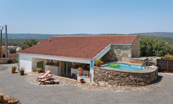 Porto de Mos House | Country House 'Curva' with Mountain View, Private Pool and Wi-Fi