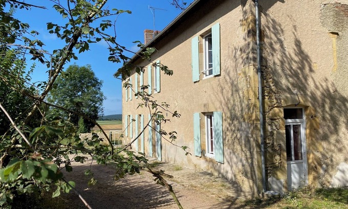 Saint-Benin-d'Azy House | Country house with a beautiful view, ideal for family and friends get-togethers