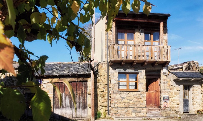 Anta de Rioconejos House | Country House 'La Casa De Anta' with Mountain View, Private Garden and Wi-Fi