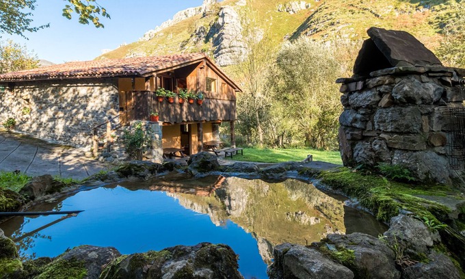 Soba House | Country House 'La Hirriria' with Mountain View, Private Terrace and Private Garden