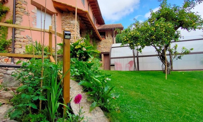 Lana Apartment | Country House 'Landa' with Mountain View, Shared Pool and Wi-Fi