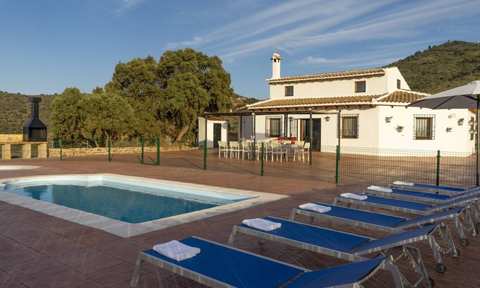 Casabermeja Villa | Country House 'Mis Niñas' with Mountain View, Private Pool and Wi-Fi