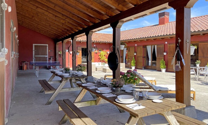 Ultzama House | Country house with mountain views and capacity for up to 14 guests.