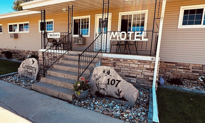 Bison House | Country Inn Motel - Charming 11 room motel with AC, WiFi located in Bison, SD.