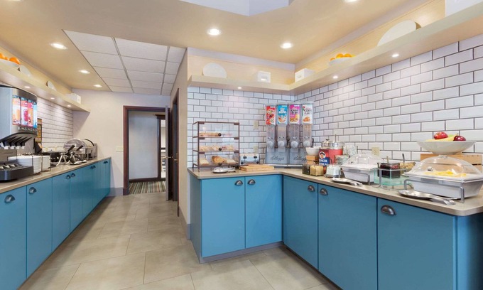 Schofield Hotel | Country Inn & Suites by Radisson, Wausau, WI