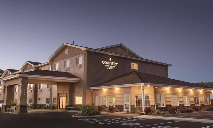 Prineville Hotel | Country Inn & Suites by Radisson, Prineville, OR