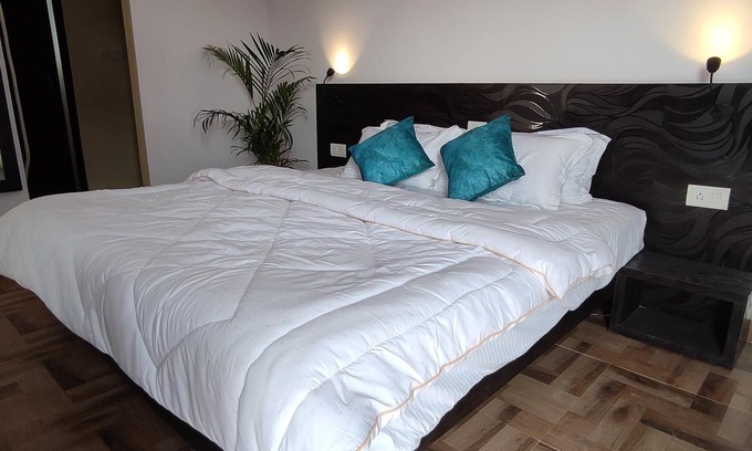 Lucknow Villa | Couple Friendly, Cozy N Silent BR, 5 Mins Walk from Joggers Park