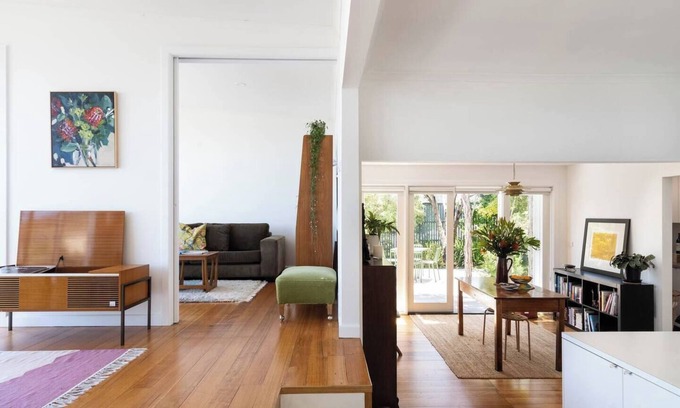 McCrae Cottage | Couples Corner A Stylish Bay View Retreat